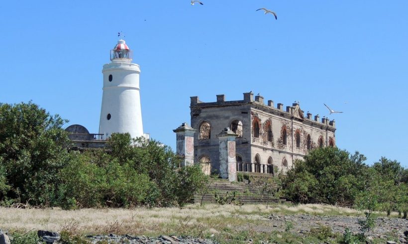 VIAJE AL PASADO: ISLA DE FLORES, UNA CAMINATA POR EL 1800